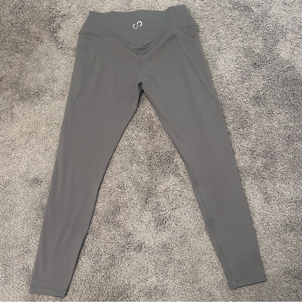 Curves N Combatboots Gray High-Waisted Leggings. Size Large